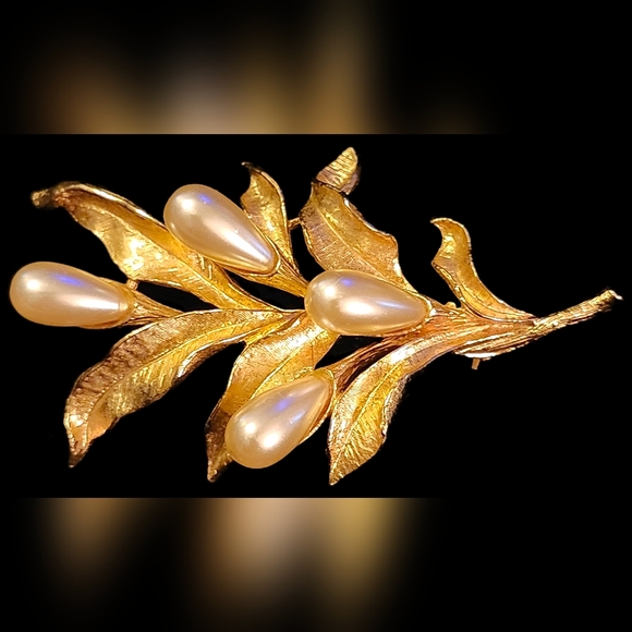 Vintage Arthur Pepper Gold-tone & Faux Pearl Brooch - Picture 3 of 6